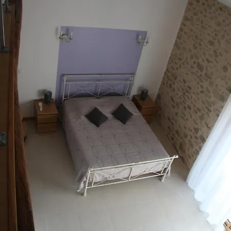 Les Pierres D'antan Bed & Breakfast *