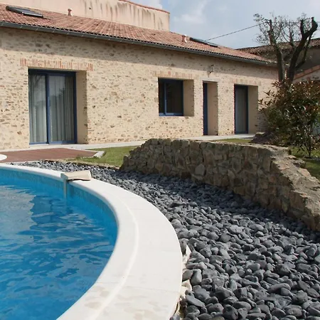 Les Pierres D'antan Bed & Breakfast