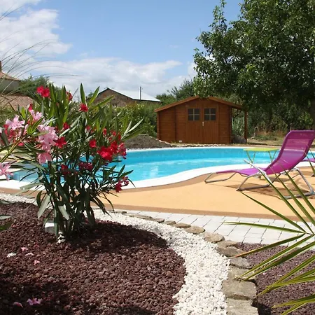 Les Pierres D'antan Bed & Breakfast *